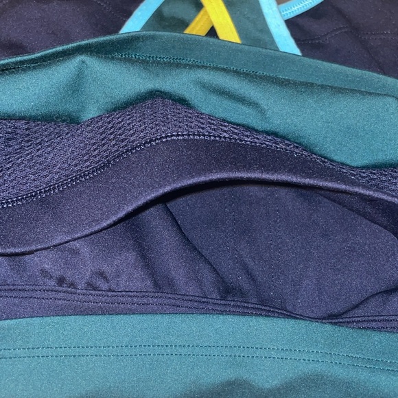 cotopaxi Mari crop top with built in bra - Picture 7 of 9